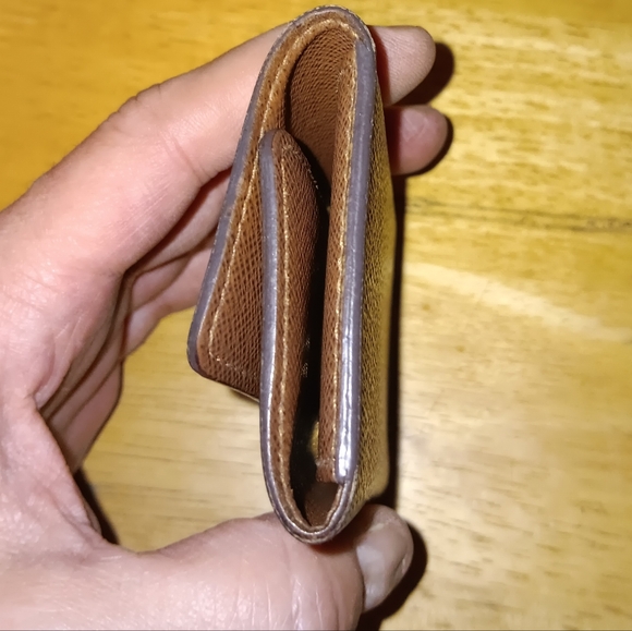 Louis Vuitton LV Monogram Key Hokder - Picture 4 of 6